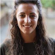 Chica italiana imparte clases para todos los niveles